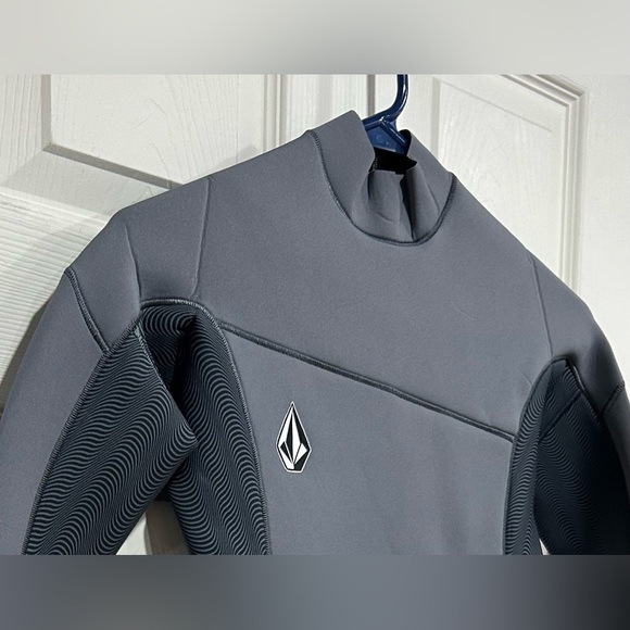 Volcom Boys Size 14 Wetsuit Jacket 2 mm Long Sleeve Charcoal Grey NWT - Picture 4 of 8